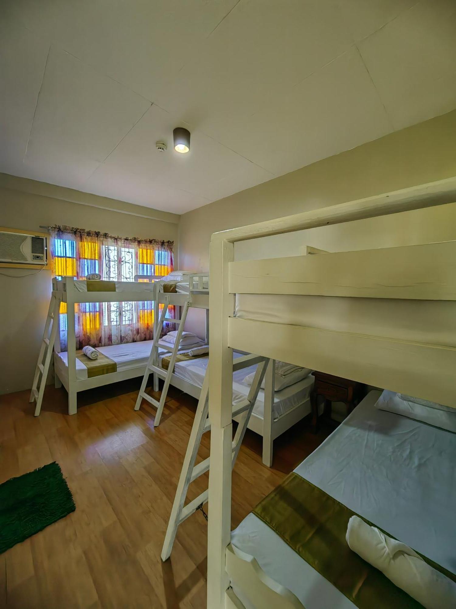 ホテル ザ パラシオ デ ラオアグ 部屋 写真